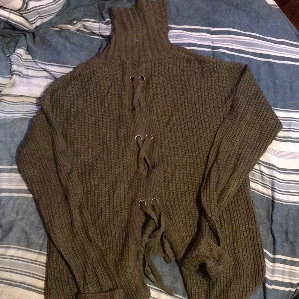 Moon & Madison Olive Green turtle neck sweater